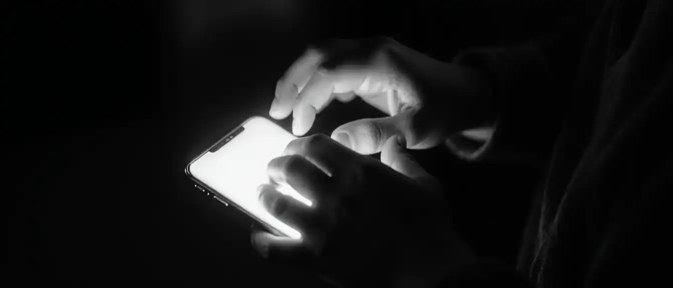 Клинический психолог Светлана Колобова рекомендовала родителям избегать критики в адрес детей, ставших жертвами мошенничества